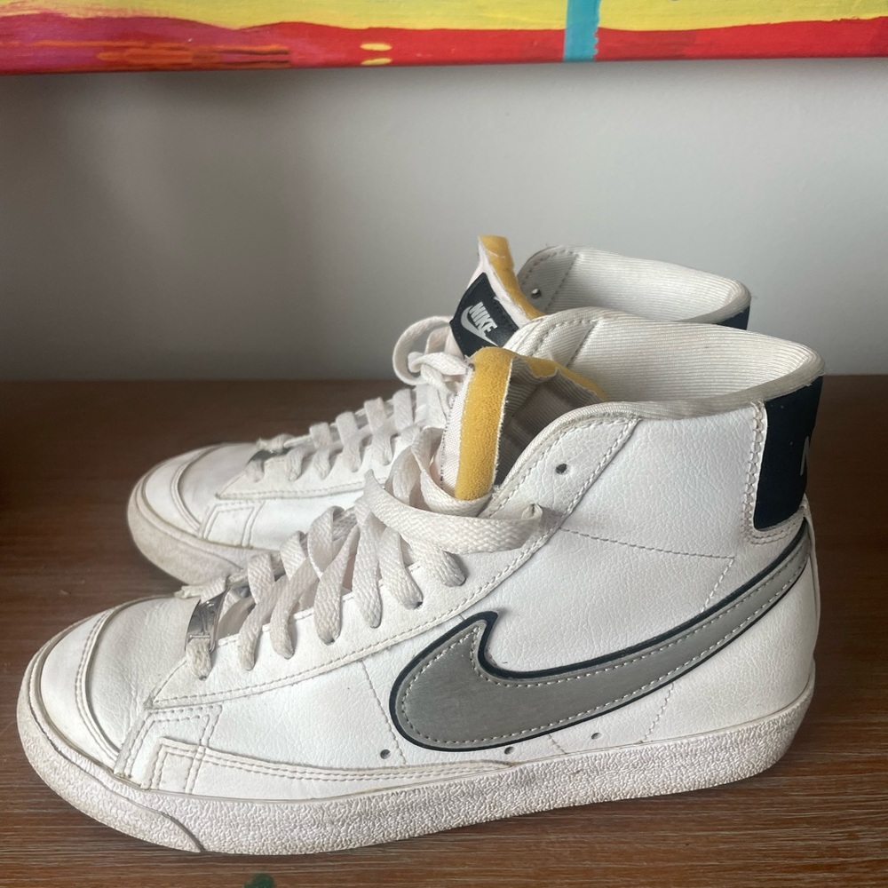 Nike Blazer Mid '77 Essential 'White Metallic Silver' Womens Size 8